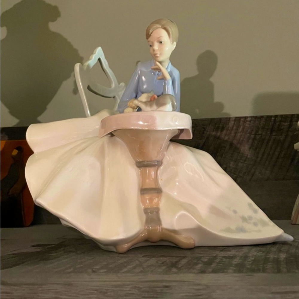 Rare Lladro Girl plays with Cat figurine